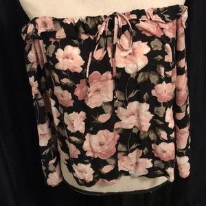 Off the shoulder top 🎀